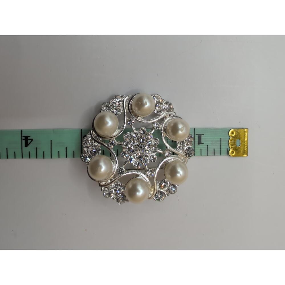 Bridal Brooch Pearl Rhinestones Silver Tone Vintage Embellishments - Picture 3 of 5